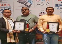 05_Award from CMO Asia while receving